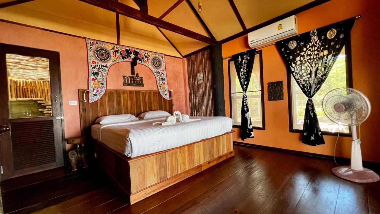 Pp Land Beach Eco Resort Koh Phayam Exteriör bild