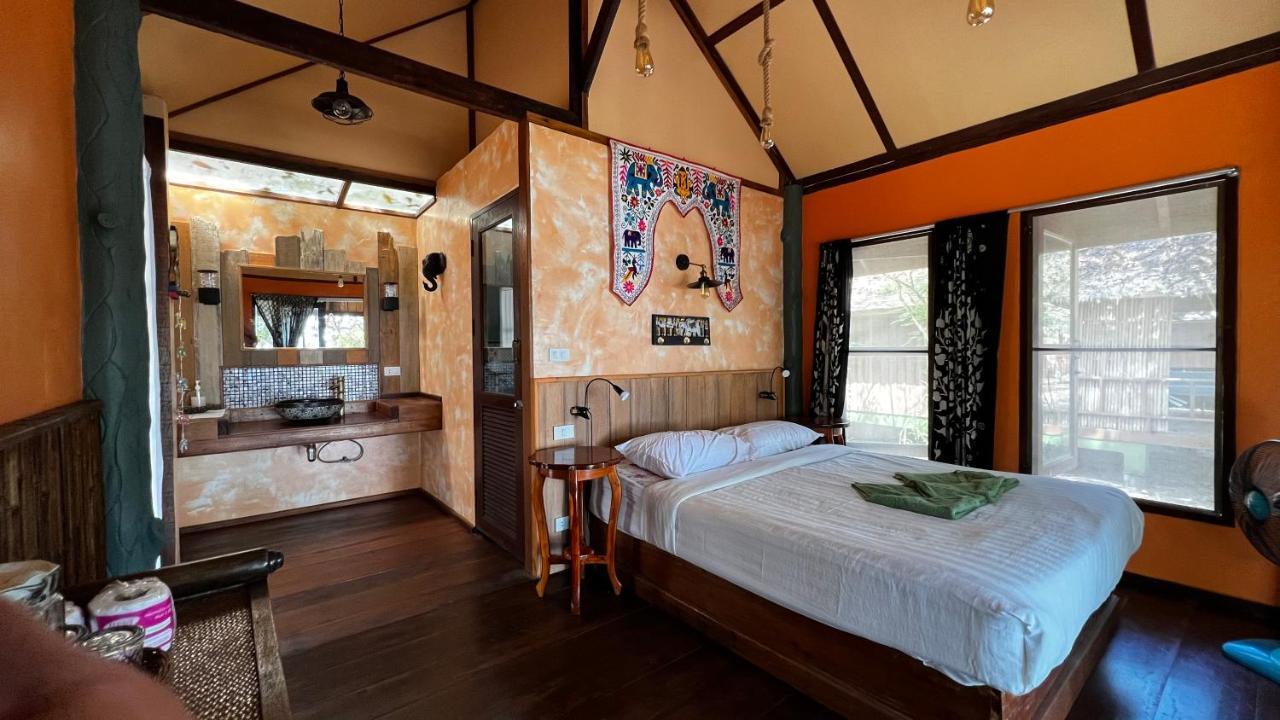 Pp Land Beach Eco Resort Koh Phayam Exteriör bild