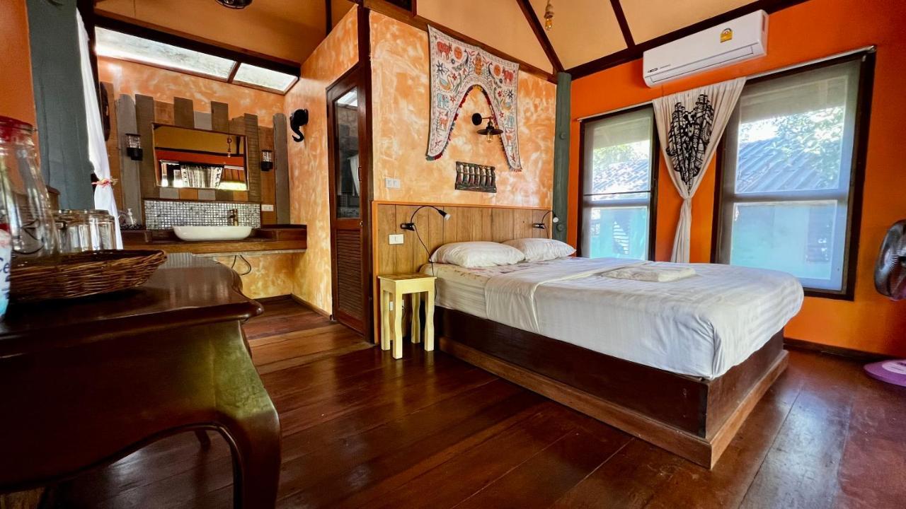 Pp Land Beach Eco Resort Koh Phayam Exteriör bild