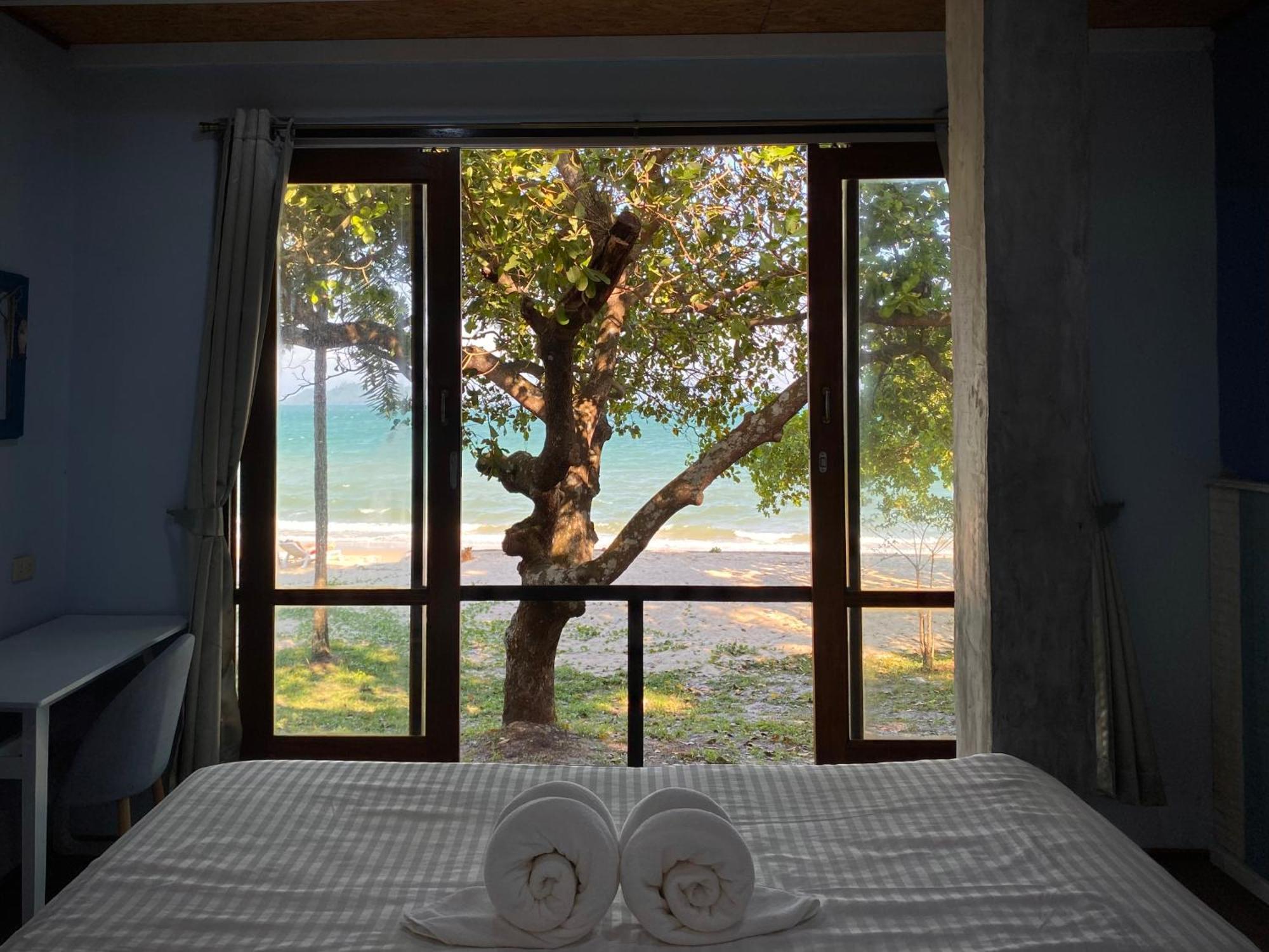 Pp Land Beach Eco Resort Koh Phayam Exteriör bild